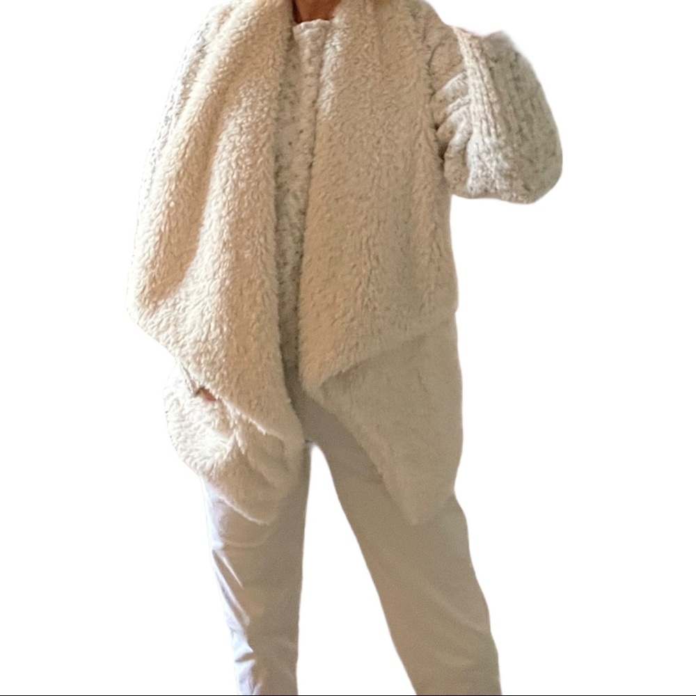 Democracy Winter Ivory Faux Fur Sherpa Vest S